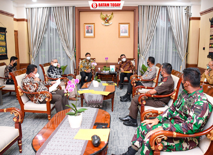 Suasana pertemuan Gubernur Kepri, H. Ansar Ahmad dengan Menteri Kesehatan RI, Budi Gunadi Sadikin